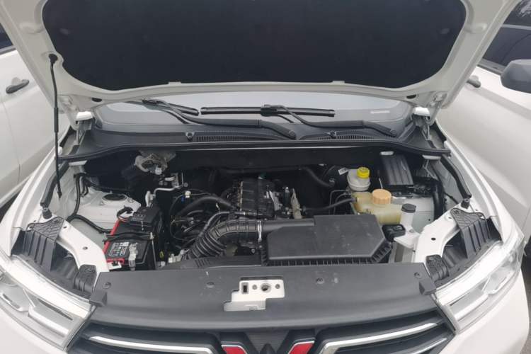 Used Wuling Hongguang 2021 1.5L Facelifted S Comfort Version with Electric Power Steering LAR Engine Bay