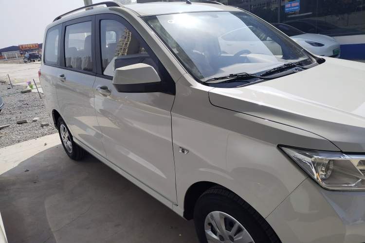 Used Wuling Hongguang 2021 1.5L Facelifted S Comfort Version with Electric Power Steering LAR Exterior 5