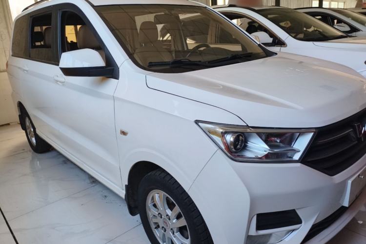 Used Wuling Hongguang 2021 1.5L S Comfort Edition LAR Front Right 45 Deg