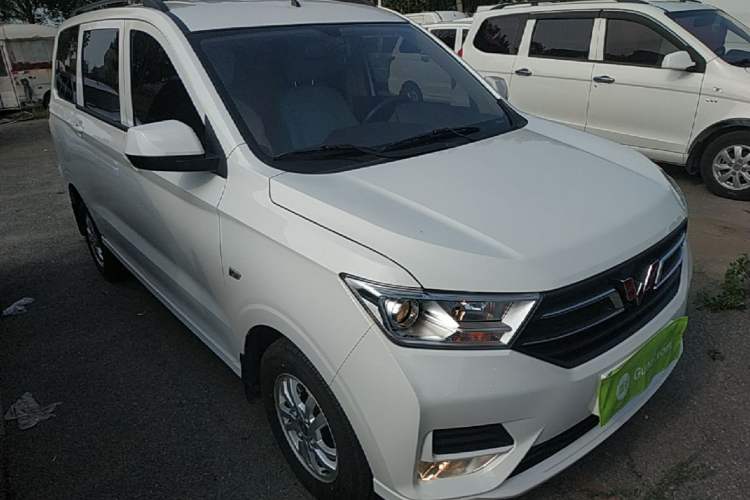 Used Wuling Hongguang 2021 1.5L Revised S Standard Version with Electric Power Steering LAR Front Right 45 Deg