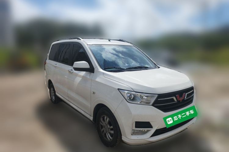 Used Wuling Hongguang 2021 1.5L S Comfort Edition LAR Front Right 45 Deg
