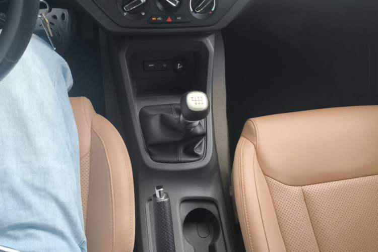 Used Wuling Hongguang 2021 1.5L Facelifted S Comfort Version with Electric Power Steering LAR Gear Lever
