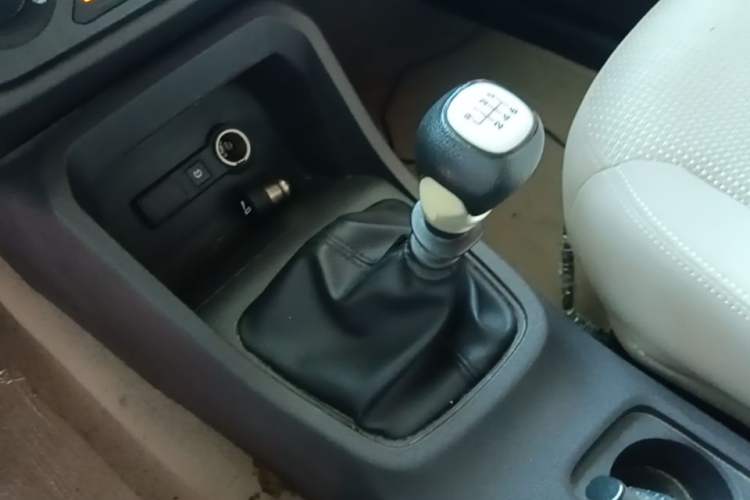 Used Wuling Hongguang 2021 1.5L Revised S Standard Version Hydraulic-Power-Assisted LAR Gear Lever