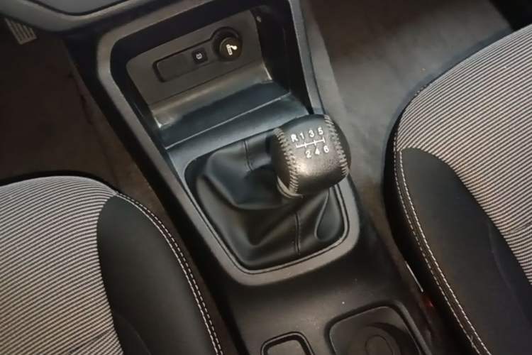 Used Wuling Hongguang 2021 1.5L Revised S Base Version Hydraulic Power Steering LAR Gear Lever