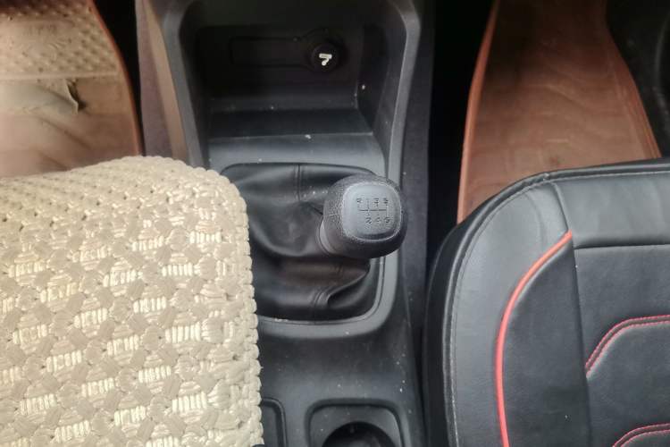 Used Wuling Hongguang 2021 1.5L Revised S Base Version with Electric Power Steering LAR Gear Lever