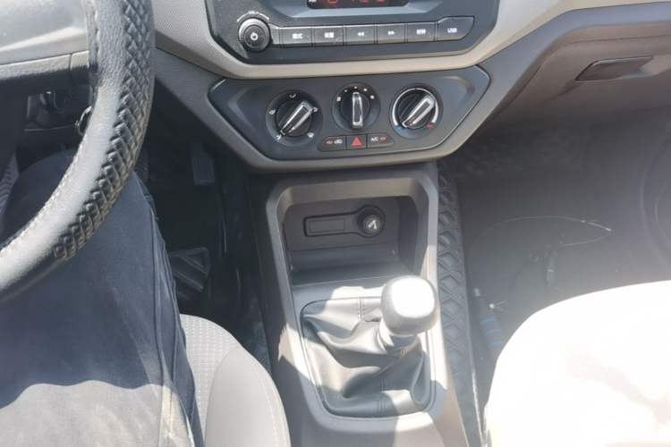 Used Wuling Hongguang 2021 1.5L S Standard Version LAR Gear Lever