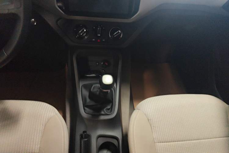 Used Wuling Hongguang 2021 1.5L Revised S Standard Version Hydraulic-Power-Assisted LAR Gear Lever