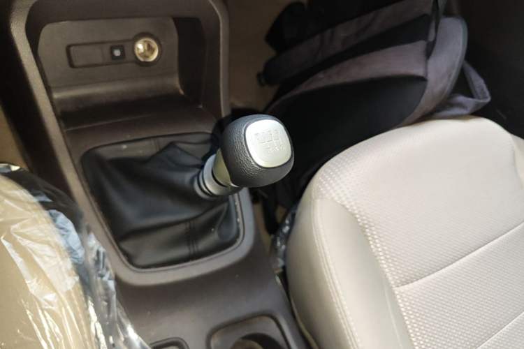 Used Wuling Hongguang 2021 1.5L Revised S Standard Version Hydraulic-Power-Assisted LAR Gear Lever