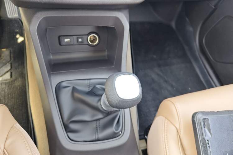 Used Wuling Hongguang 2021 1.5L Facelifted S Comfort Version with Electric Power Steering LAR Gear Lever