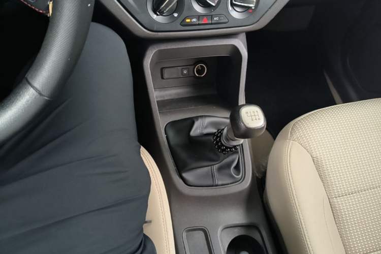 Used Wuling Hongguang 2021 1.5L Revised S Standard Version Hydraulic-Power-Assisted LAR Gear Lever