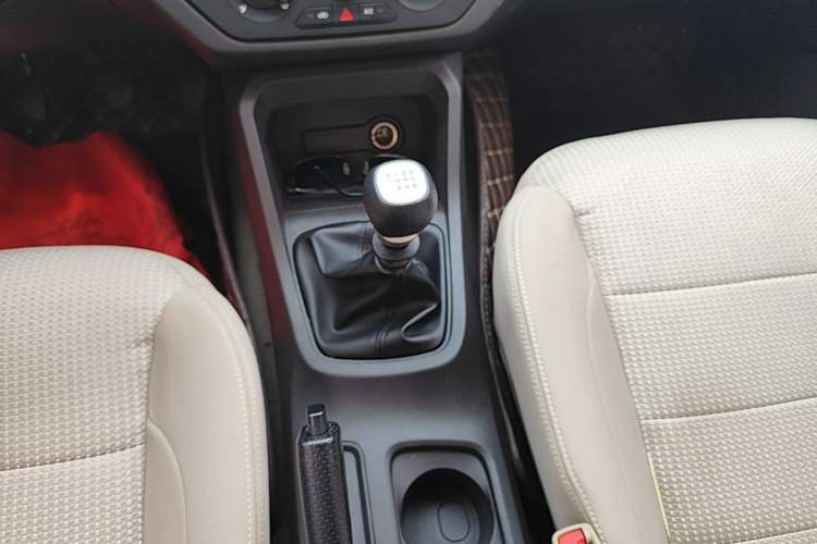 Used Wuling Hongguang 2021 1.5L S Standard Version LAR Gear Lever