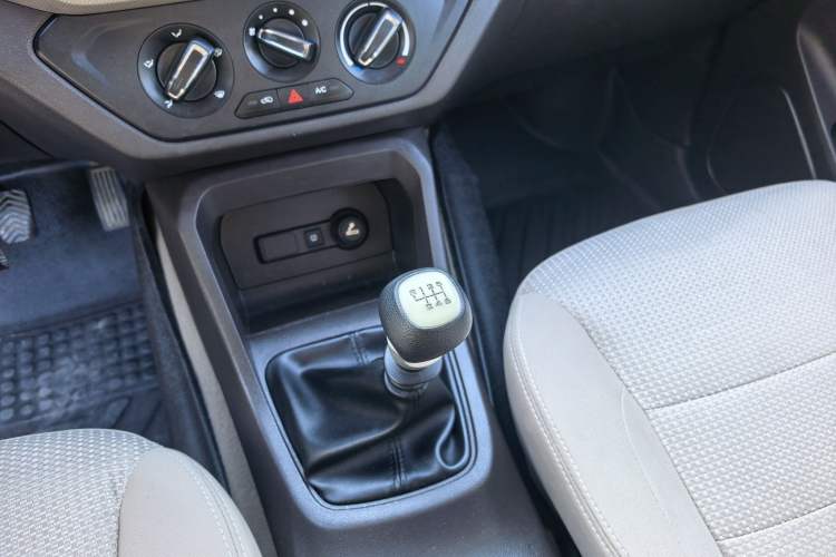 Used Wuling Hongguang 2021 1.5L S Standard Version LAR Gear Lever