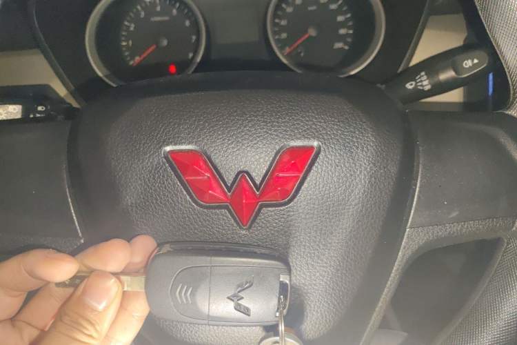 Used Wuling Hongguang 2021 1.5L S Standard Version LAR Interior 1