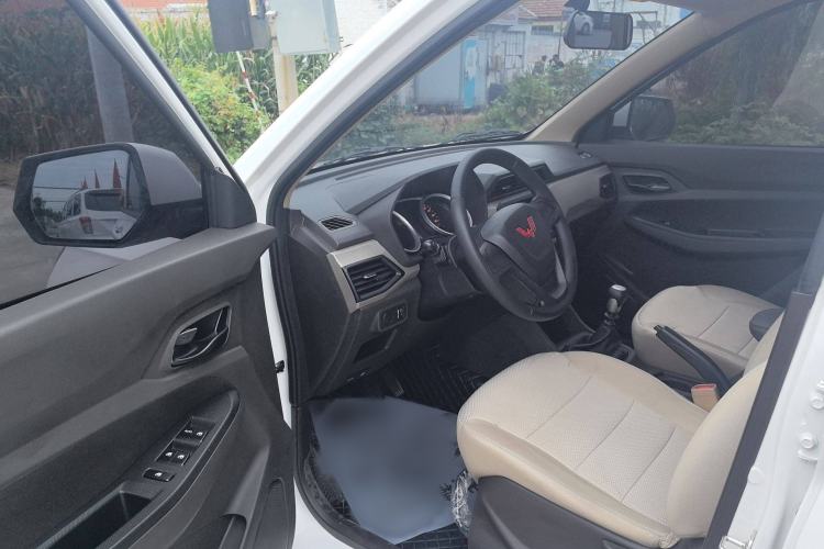 Used Wuling Hongguang 2021 1.5L S Standard Version LAR Interior 1