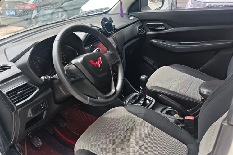 Used Wuling Hongguang 2021 1.5L Revised S Base Version with Electric Power Steering LAR Interior 1