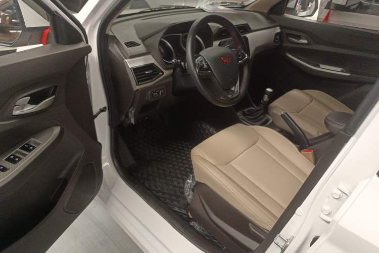 Used Wuling Hongguang 2021 1.5L Revised S Standard Version with Electric Power Steering LAR Interior 1