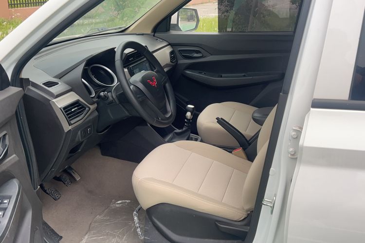 Used Wuling Hongguang 2021 1.5L Revised S Standard Version Hydraulic-Power-Assisted LAR Interior 1