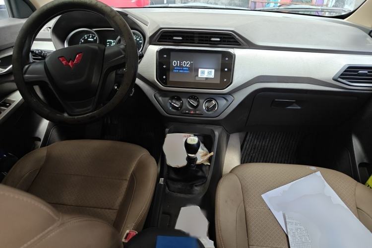 Used Wuling Hongguang 2021 1.5L S Comfort Edition LAR Interior 2