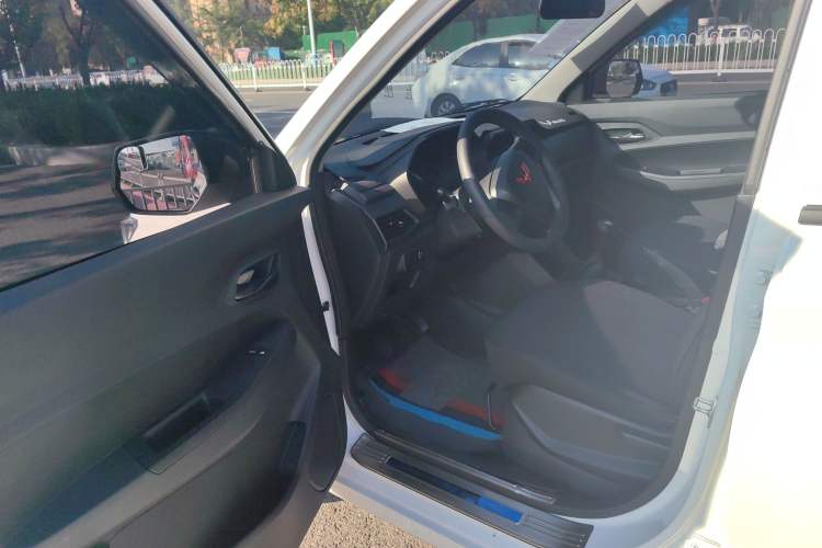 Used Wuling Hongguang 2021 1.5L Revised S Base Version with Electric Power Steering LAR Interior 2