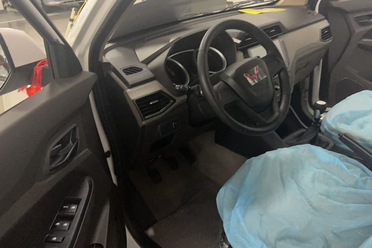 Used Wuling Hongguang 2021 1.5L Revised S Standard Version Hydraulic-Power-Assisted LAR Interior 2