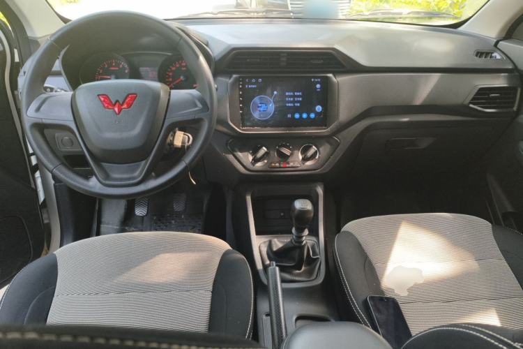 Used Wuling Hongguang 2021 1.5L S Base Version LAR Interior 2