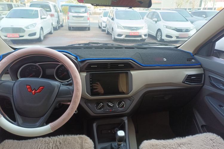Used Wuling Hongguang 2021 1.5L Revised S Standard Version Hydraulic-Power-Assisted LAR Interior 2