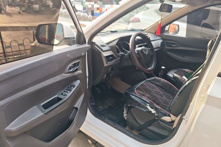 Used Wuling Hongguang 2021 1.5L S Standard Version LAR Interior 3