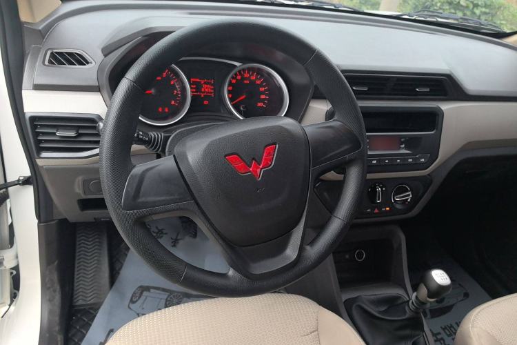Used Wuling Hongguang 2021 1.5L S Standard Version LAR Interior 3