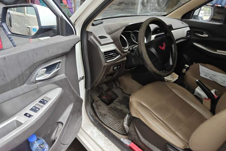 Used Wuling Hongguang 2021 1.5L S Comfort Edition LAR Interior 3