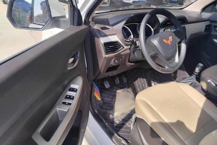 Used Wuling Hongguang 2021 1.5L Facelifted S Comfort Version with Electric Power Steering LAR Interior 3