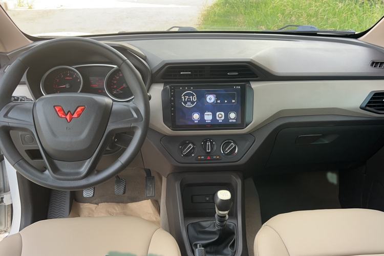 Used Wuling Hongguang 2021 1.5L Revised S Standard Version Hydraulic-Power-Assisted LAR Interior 3