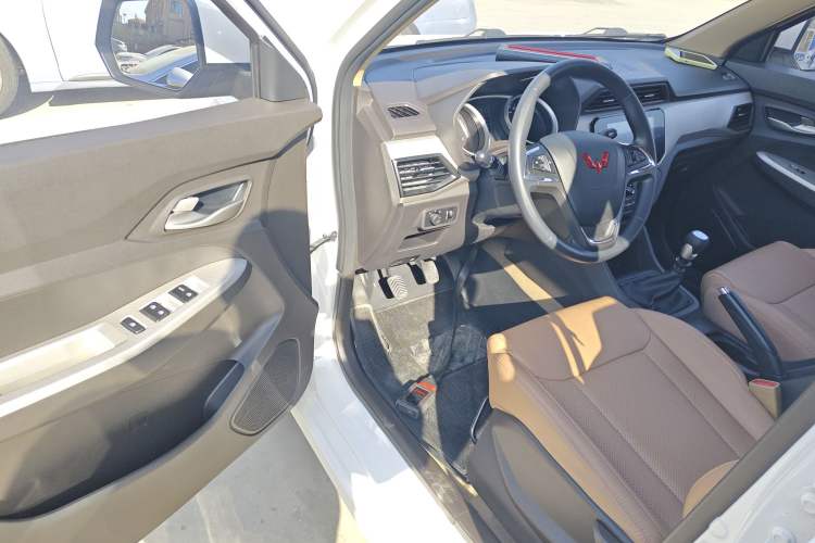 Used Wuling Hongguang 2021 1.5L Facelifted S Comfort Version with Electric Power Steering LAR Interior 3