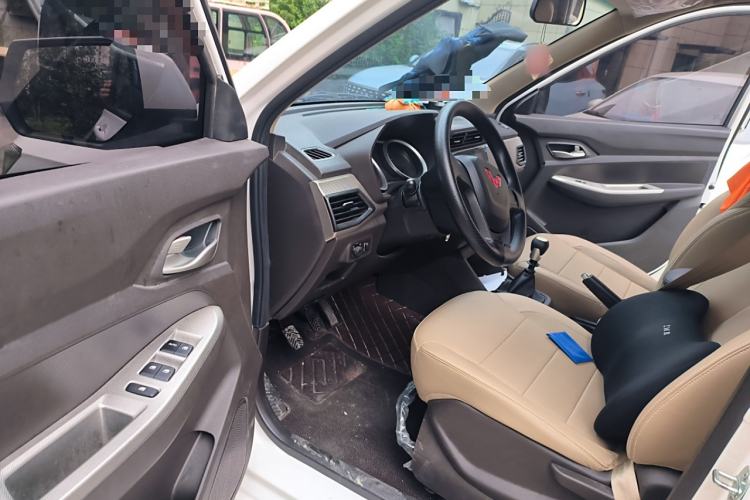 Used Wuling Hongguang 2021 1.5L Facelifted S Comfort Version with Electric Power Steering LAR Interior 3