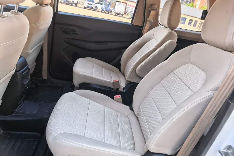 Used Wuling Hongguang 2021 1.5L S Standard Version LAR Interior 3