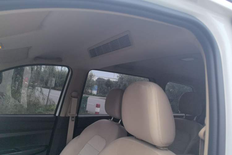 Used Wuling Hongguang 2021 1.5L S Standard Version LAR Interior 4