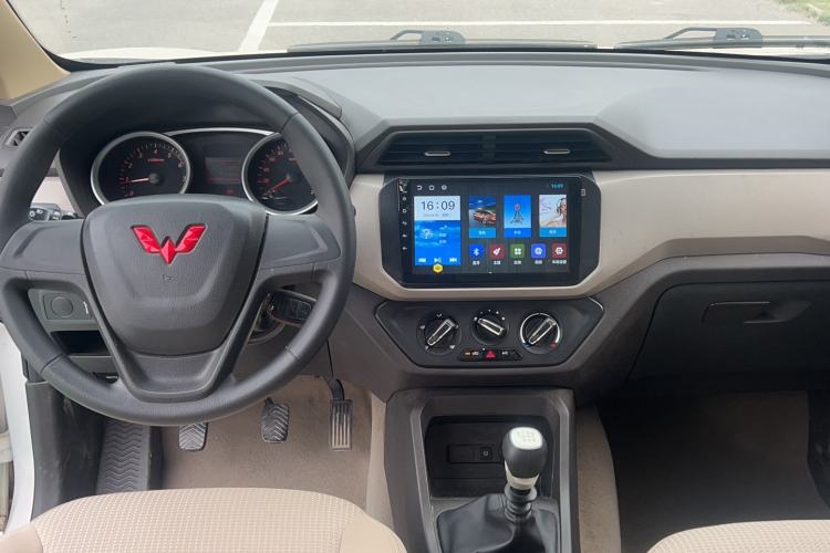 Used Wuling Hongguang 2021 1.5L Revised S Standard Version Hydraulic-Power-Assisted LAR Interior 4