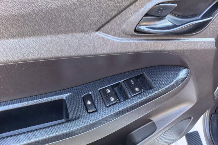 Used Wuling Hongguang 2021 1.5L S Standard Version LAR Interior 4