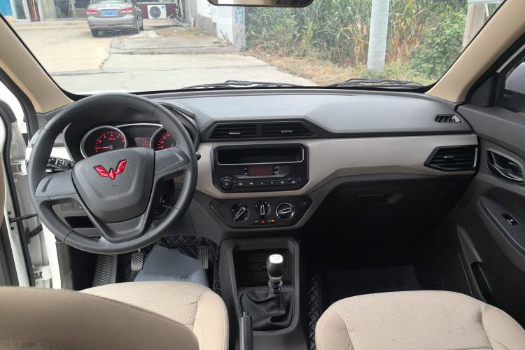 Used Wuling Hongguang 2021 1.5L S Standard Version LAR Interior 6