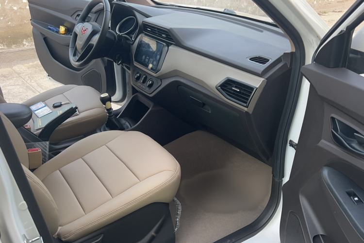 Used Wuling Hongguang 2021 1.5L Revised S Standard Version Hydraulic-Power-Assisted LAR Interior 8