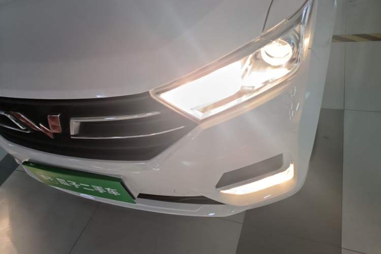 Used Wuling Hongguang 2021 1.5L Facelifted S Comfort Version with Electric Power Steering LAR Left Front Headlight