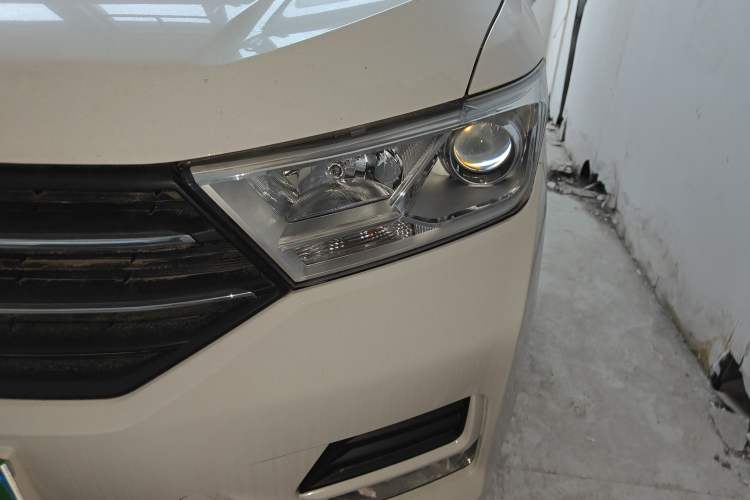 Used Wuling Hongguang 2021 1.5L Revised S Standard Version with Electric Power Steering LAR Left Front Headlight