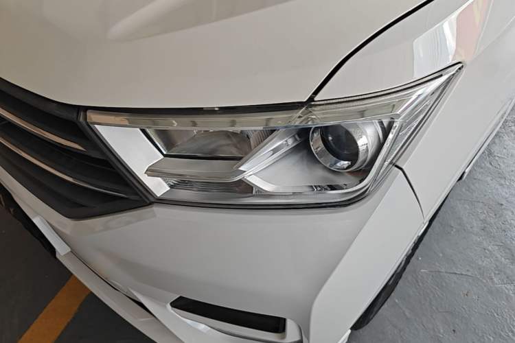 Used Wuling Hongguang 2021 1.5L S Comfort Edition LAR Left Front Headlight