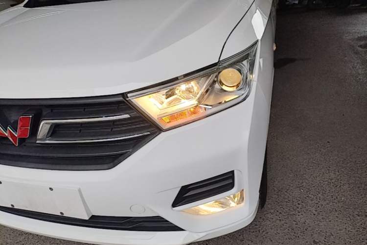 Used Wuling Hongguang 2021 1.5L Revised S Standard Version with Electric Power Steering LAR Left Front Headlight