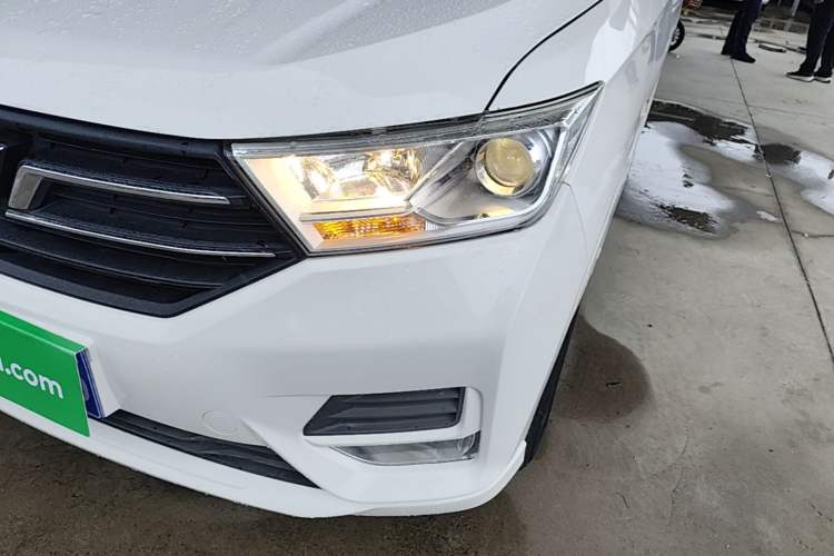 Used Wuling Hongguang 2021 1.5L S Standard Version LAR Left Front Headlight