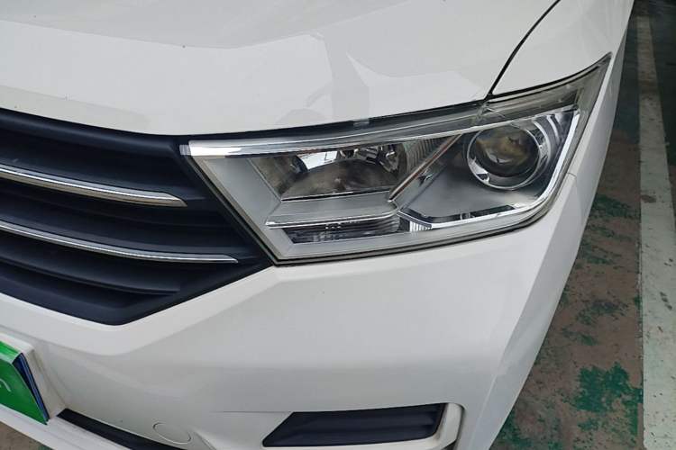 Used Wuling Hongguang 2021 1.5L S Standard Version LAR Left Front Headlight