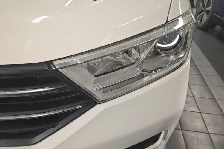 Used Wuling Hongguang 2021 1.5L Revised S Standard Version Hydraulic-Power-Assisted LAR Left Front Headlight