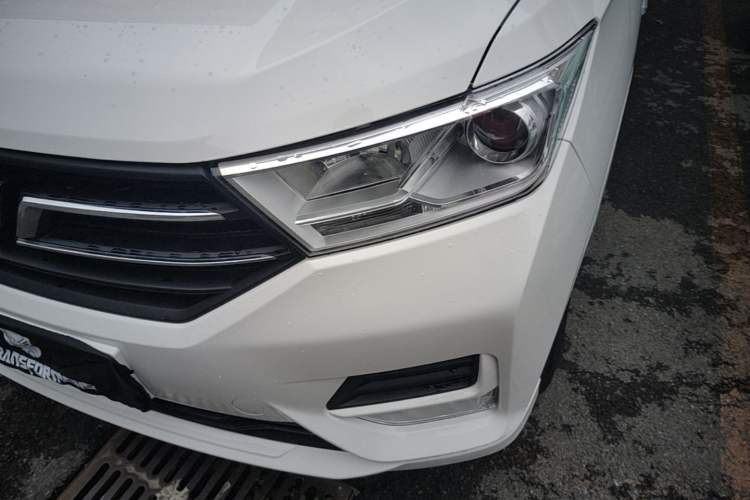 Used Wuling Hongguang 2021 1.5L Revised S Standard Version Hydraulic-Power-Assisted LAR Left Front Headlight