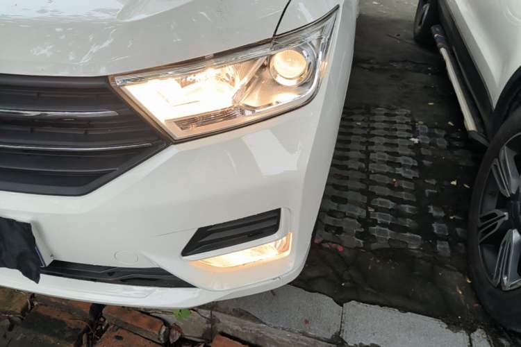 Used Wuling Hongguang 2021 1.5L Revised S Standard Version Hydraulic-Power-Assisted LAR Left Front Headlight
