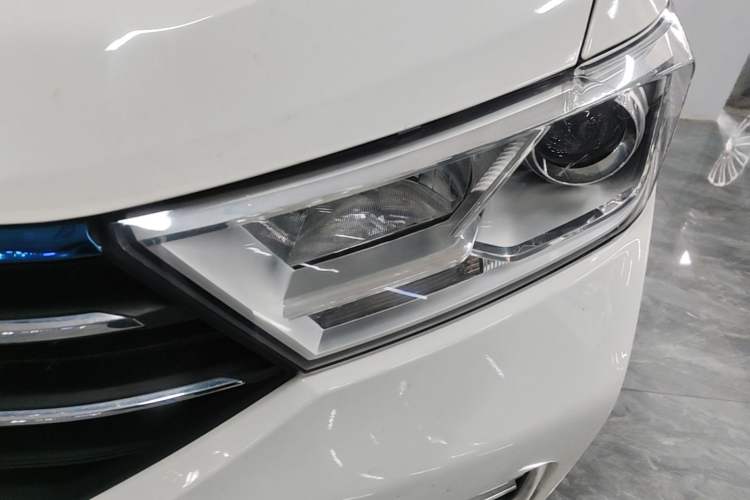 Used Wuling Hongguang 2021 1.5L S Comfort Edition LAR Left Front Headlight