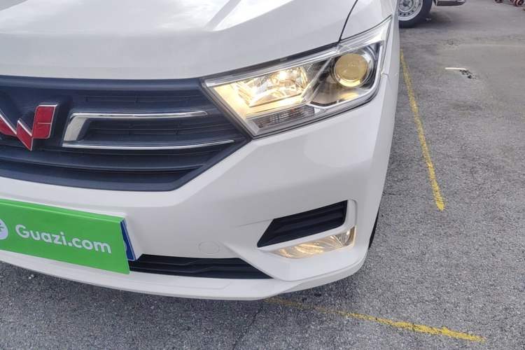 Used Wuling Hongguang 2021 1.5L Revised S Standard Version with Electric Power Steering LAR Left Front Headlight